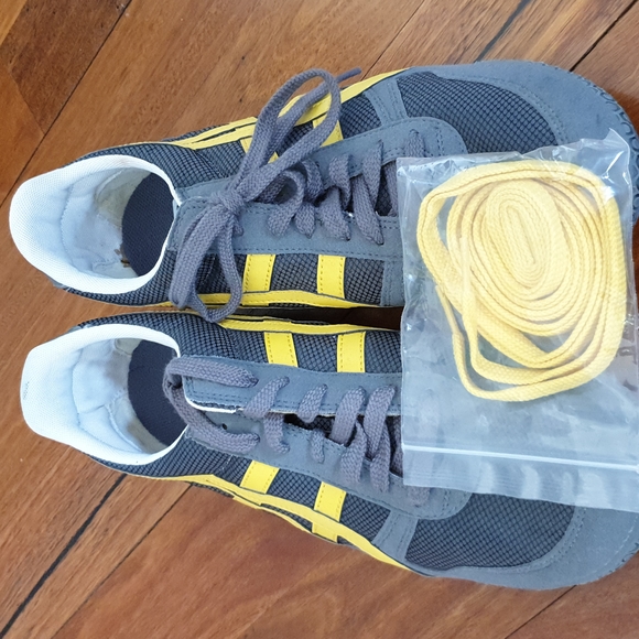 Onitsuka Tiger (copy brand) US10 shoes yellow and grey. As new..never worn. - Picture 4 of 5